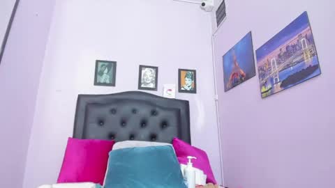 paola online show from 04-18-26, 01:59