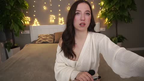 Snapshot of monamourrrr chatting on 12-31-24, 07:10 Taina online show from 12-31-24, 07:10