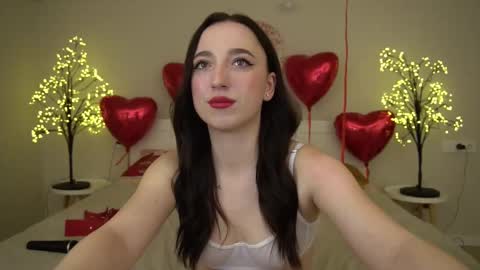 Snapshot of monamourrrr chatting on 02-14-25, 06:08 Taina online show from 02-14-25, 06:08