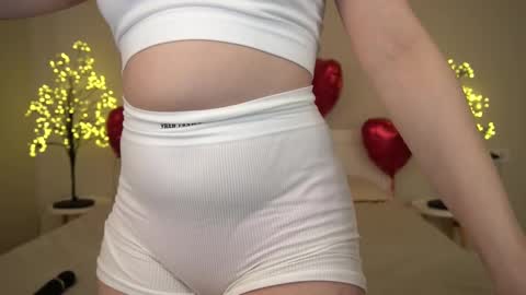 Snapshot of monamourrrr chatting on 02-20-25, 10:27 Taina online show from 02-20-25, 10:27
