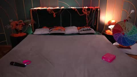 Snapshot of monamourrrr chatting on 10-20-25, 05:41 Taina online show from 10-20-25, 05:41