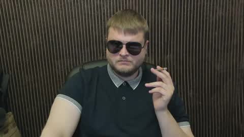 Snapshot of moneycumshot chatting on 06-08-26, 04:18 Alex online show from 06-08-26, 04:18