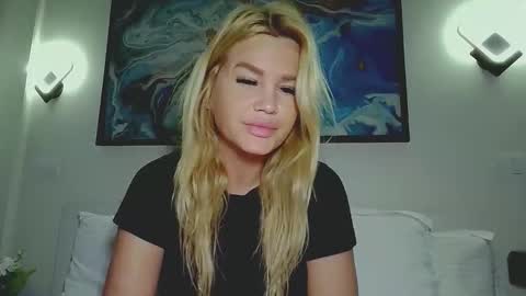 Snapshot of moni_ chatting on 01-14-26, 03:56 Monica online show from 01-14-26, 03:56