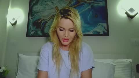 Snapshot of moni_ chatting on 02-03-26, 04:10 Monica online show from 02-03-26, 04:10