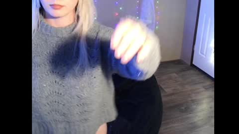 Monica online show from 02-05-25, 02:59