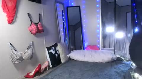 Snapshot of monica_lily chatting on 05-27-26, 02:47 Monica online show from 05-27-26, 02:47