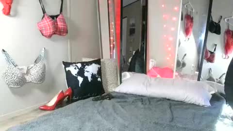 Snapshot of monica_lily chatting on 05-29-26, 05:11 Monica online show from 05-29-26, 05:11