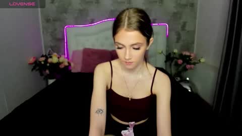 Snapshot of monicagolld chatting on 11-03-25, 03:24 MonicaGold online show from 11-03-25, 03:24