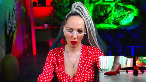 Monika online show from 01-30-25, 12:06