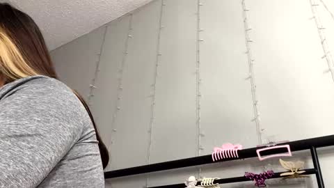 Snapshot of monicav21 chatting on 12-13-24, 04:11 Monica online show from 12-13-24, 04:11