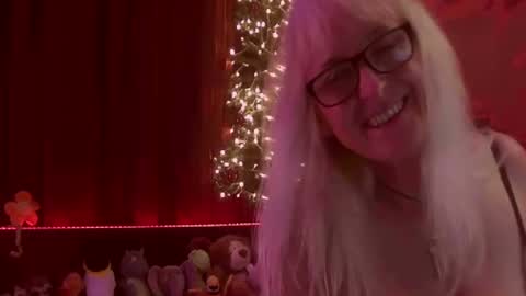 Snapshot of monicutex chatting on 01-01-25, 12:43 Monika online show from 01-01-25, 12:43