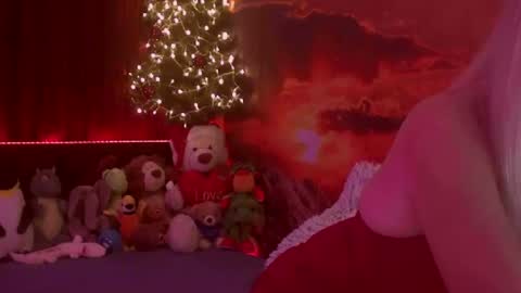 Snapshot of monicutex chatting on 01-08-25, 03:29 Monika online show from 01-08-25, 03:29