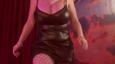 Snapshot of monicutex chatting on 01-16-25, 02:19 Monika online show from 01-16-25, 02:19