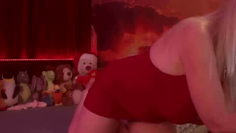 Snapshot of monicutex chatting on 01-31-25, 03:20 Monika online show from 01-31-25, 03:20