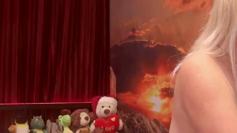 Snapshot of monicutex chatting on 02-01-25, 04:24 Monika online show from 02-01-25, 04:24