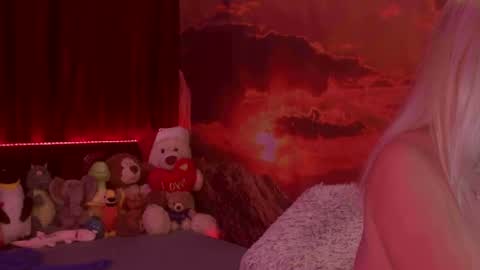 Snapshot of monicutex chatting on 02-14-25, 04:37 Monika online show from 02-14-25, 04:37