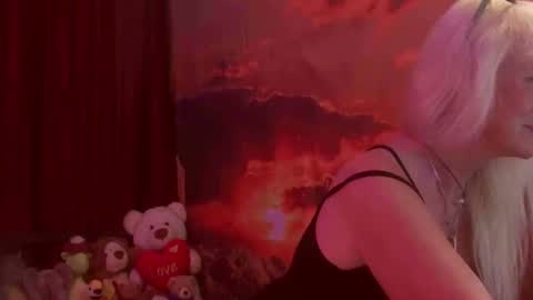 Snapshot of monicutex chatting on 10-14-25, 02:01 Monika online show from 10-14-25, 02:01