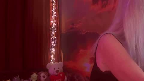 Snapshot of monicutex chatting on 11-27-25, 02:46 Monika online show from 11-27-25, 02:46