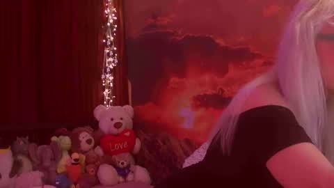 Snapshot of monicutex chatting on 12-15-25, 02:38 Monika online show from 12-15-25, 02:38