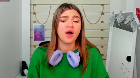 Snapshot of monika_youu chatting on 12-20-24, 01:54 Monika online show from 12-20-24, 01:54