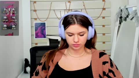 Snapshot of monika_youu chatting on 01-11-25, 06:01 Monika online show from 01-11-25, 06:01