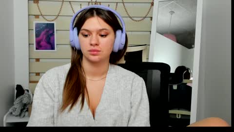 Snapshot of monika_youu chatting on 01-21-25, 06:02 Monika online show from 01-21-25, 06:02