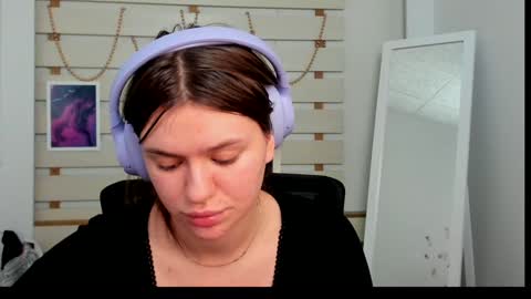 Snapshot of monika_youu chatting on 01-28-25, 01:18 Monika online show from 01-28-25, 01:18