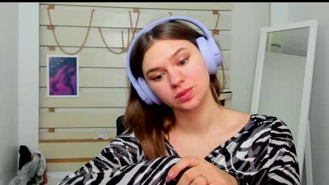 Snapshot of monika_youu chatting on 02-04-25, 11:06 Monika online show from 02-04-25, 11:06