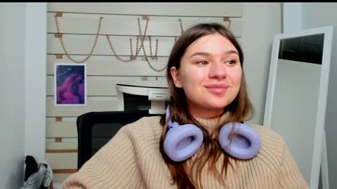 Snapshot of monika_youu chatting on 02-05-25, 08:35 Monika online show from 02-05-25, 08:35