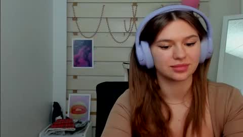 Snapshot of monika_youu chatting on 02-21-25, 05:42 Monika online show from 02-21-25, 05:42