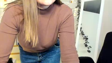 Snapshot of monika_youu chatting on 11-25-25, 02:28 Monika online show from 11-25-25, 02:28