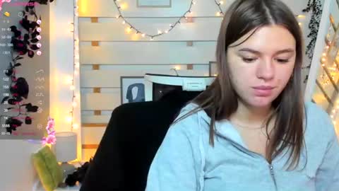 Snapshot of monika_youu chatting on 11-29-25, 01:47 Monika online show from 11-29-25, 01:47