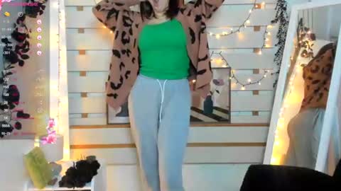 Snapshot of monika_youu chatting on 12-19-25, 01:29 Monika online show from 12-19-25, 01:29