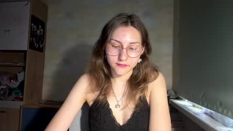Mia online show from 06-15-26, 04:42