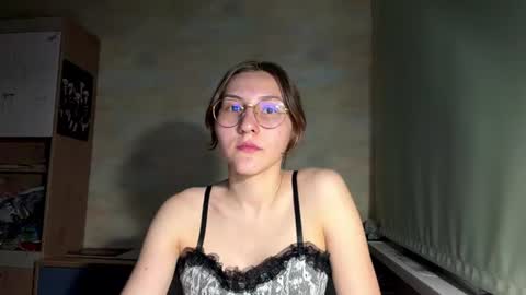 Mia online show from 06-16-26, 07:27
