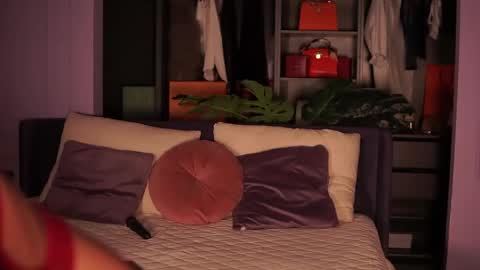 Moni online show from 04-19-26, 03:50