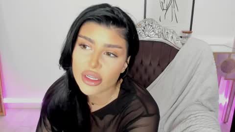 Snapshot of moniqueeass chatting on 05-15-26, 07:37 Alessia online show from 05-15-26, 07:37
