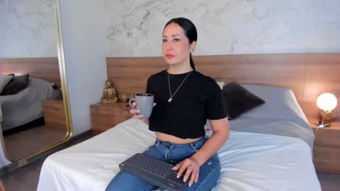 Snapshot of moniquemilff chatting on 12-07-24, 03:52 Monique online show from 12-07-24, 03:52