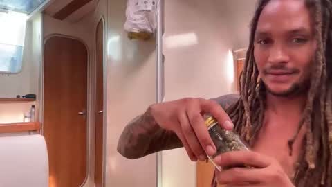 Monk and Mia online show from 10-12-25, 02:05