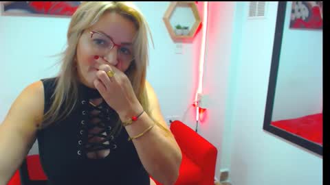 Snapshot of monserrat_diva chatting on 09-10-25, 09:37 monserrat_diva online show from 09-10-25, 09:37