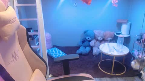 ELYSE A SIMPLE GIRL online show from 11-19-25, 01:49