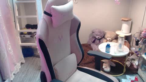 ELYSE A SIMPLE GIRL online show from 11-25-25, 10:37