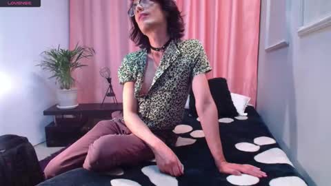 Linda Darling online show from 12-21-25, 07:26