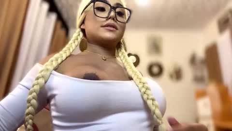 Snapshot of monstrouscockdivaontop chatting on 11-26-25, 11:06 Ruthie online show from 11-26-25, 11:06