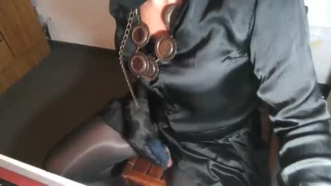 Snapshot of montero81 chatting on 04-23-26, 08:33 Sabrina online show from 04-23-26, 08:33