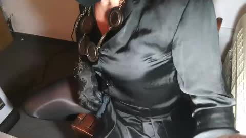 Snapshot of montero81 chatting on 05-18-26, 04:07 Sabrina online show from 05-18-26, 04:07