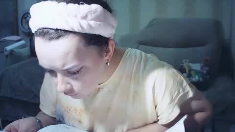 moodiemira online show from 09-29-25, 04:01