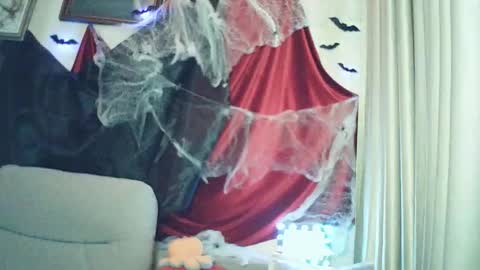 moodiemira online show from 10-29-25, 08:21