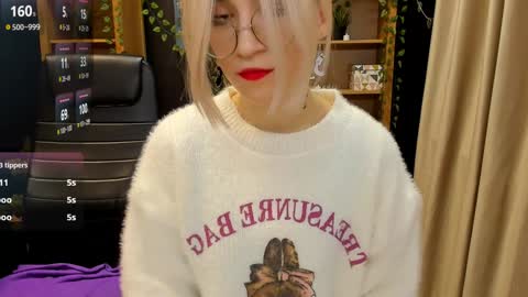 Snapshot of moon13152 chatting on 12-06-24, 12:45 Katrin online show from 12-06-24, 12:45