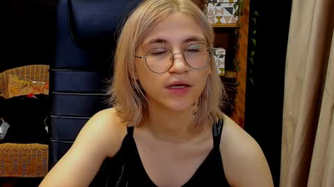 Snapshot of moon13152 chatting on 12-08-24, 05:18 Katrin online show from 12-08-24, 05:18